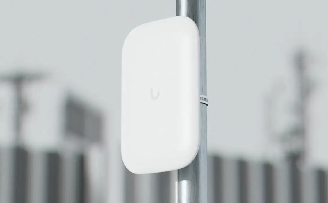 UACC-UK-Ultra-Panel-Antenna
